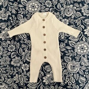 SnugBugs Organic Cotton Knit Cream Unisex Baby Jumpsuit Wooden Buttons 0-3 M